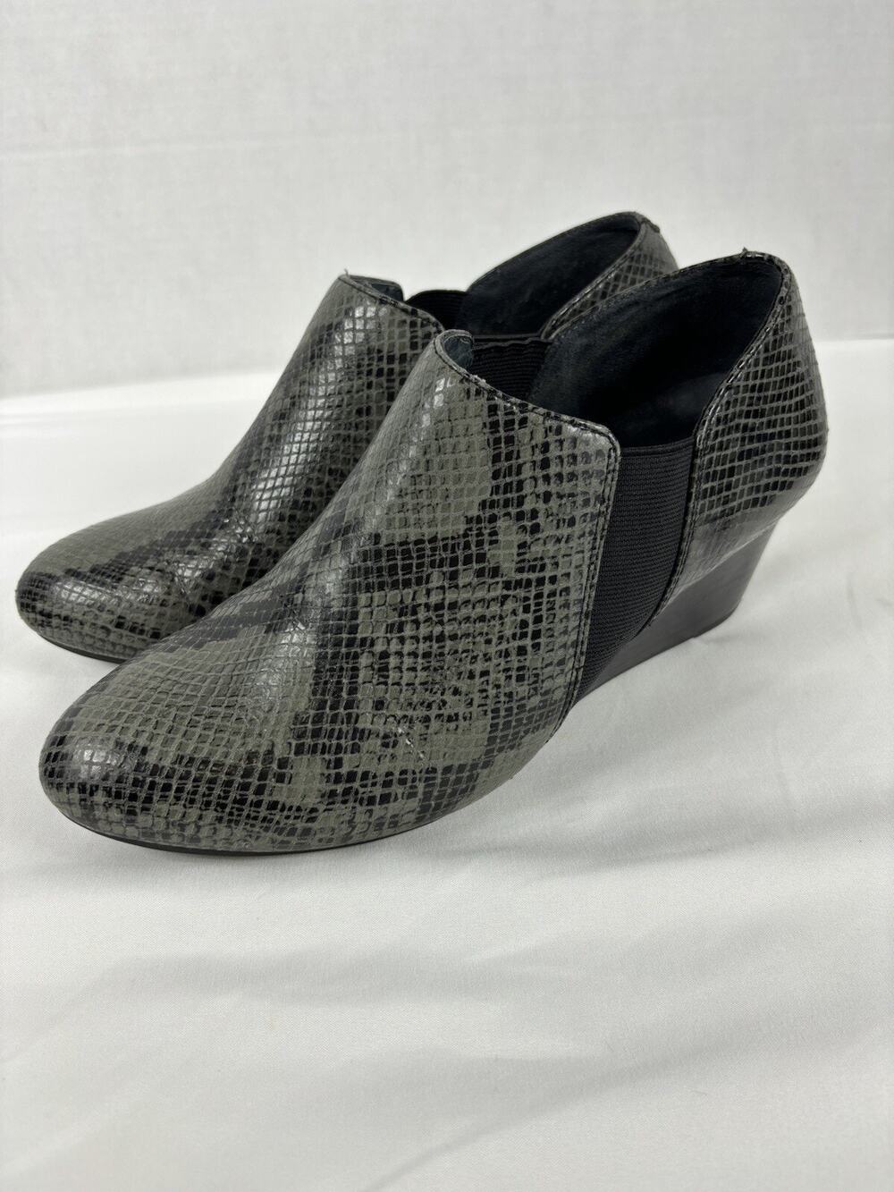 Vionic Stanton Wedge Ankle Boot Bootie Grey Black Snakeprint 8.5 Arch Support